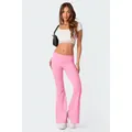Vista completa di un set composto da pantaloni a zampa rosa e top corto in pizzo - XS / Pantaloni e gonne / rosa scuro