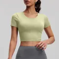 Professionelles hellgrünes kurzärmliges Yoga-Crop-Top mit integrierten Polstern für Fitness - S / Oberteile / Kardamomgrün