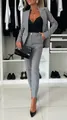Elegant grijs damespak met getailleerde blazer en broek voor een zakelijke stijl - S / Boven- En Onderstuk / Grijs