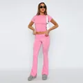 Set due pezzi rosa alla moda con top a maniche corte aderente e pantaloni a zampa a vita bassa - XS / Top E Pantaloni / Manica Corta / rosa scuro