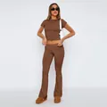 Elegante set due pezzi marrone slim fit con crop top e pantaloni a zampa vita bassa - XS / Top E Pantaloni / Marrone