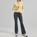 Professionelles Maillard-Yoga-Set mit beiger Reißverschlussjacke und dunkelgrauer Schlaghose - Sonnengelb Und Waffengrau
