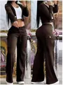 Conjunto de dos piezas marrón para mujer con cárdigan corto y pantalones cargo anchos. - Café