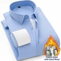 Hellblaues Langarm-Business-Hemd für Herren mit einem warmen Wollfutter im Inneren - Blau