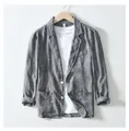 Detail eines grauen Herren-Leinenblazers mit atmungsaktivem Stoff und Design - Melange Grau
