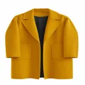 Detalle del abrigo de lana amarillo de largo medio con bolsillos grandes - Amarillo