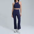 Vollansicht eines navyblauen Yoga-Outfits für Damen mit Schlagleggings und Racerback-Top. - S / Oberteil Und Unterteil / Marineblau