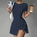 Robe de tennis bleu marine à manches courtes avec short intégré et nœud à la taille - Bleu marine