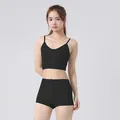 Professionele zwarte sneldrogende tweedelige yogaset met sportbeha en shorts met zakken - S / Top En Bottom / Zwart