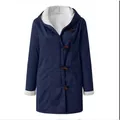 Giacca calda da donna blu navy con fodera in pile, cappuccio e bottoni alamari classici - bianco-blu
