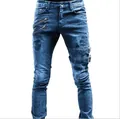 Vue détaillée du jean biker bleu pour homme avec fermetures éclair et sangles à boucle - S / Bas / Bleu