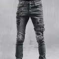 Vue détaillée d'un jean biker pour homme avec fermetures et boucles - S / Bas / Gris