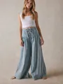 Vista detallada de los pantalones vaqueros anchos con cordón en la cintura. - S / Bottoms / Azul claro