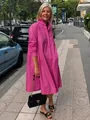 Ganzkörperaufnahme eines rosa Hemdblusenkleids aus Baumwollleinen an einem Modell - M / Oberteil Und Unterteil / Rosa