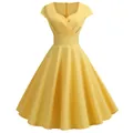 Vista detallada del vestido vintage amarillo con escote en V cruzado y falda acampanada - S / Bottoms / Amarillo