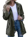 Détail de la veste coupe-vent imperméable olive pour femme avec boutons métalliques - S / Hauts / Vert Militaire