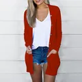 Vorderansicht der roten Damen-Strickjacke mit praktischen Taschen und langen Ärmeln - S / Oberteile / Rot