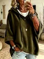 Mujer con sudadera con capucha oversize de terciopelo verde oliva y mangas 3/4. - Verde Militar