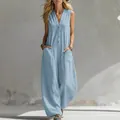 Vista completa del mono sin mangas de algodón y lino azul claro para mujer con cuello en V - S / Top Y Pantalón / Azul cielo