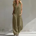Detalle de un mono casual sin mangas de algodón y lino verde oliva con bolsillos delanteros - S / Top Y Pantalón / Verde oliva