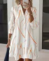 Vue détaillée d'une robe chemise blanche élégante avec motif vagues et pois orange - S / Bas / Blanc et Orange
