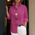Chemise fuchsia à col montant avec gros boutons argentés, haut élégant à manches longues. - S / Hauts / Rose