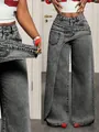 Detail einer grauen Denim-Jeans mit einzigartigem asymmetrischem Wickeldesign. - S / Unterteile / Grau