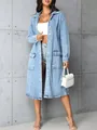 Chaqueta vaquera vintage de manga larga con top blanco y shorts en un ambiente industrial - S / Tops / Azul