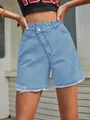 Lichtblauwe denim shorts voor dames met hoge taille, rafelige zoom en asymmetrische knoopsluiting. - XS / Bottoms / Donkerblauw