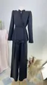 Vue détaillée d'un ensemble haut perlé à col en V et pantalon large de couleur noire - XS / Haut Et Bas / Version Pantalon / Noir