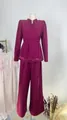 Ensemble magenta élégant avec manches longues, col en V et embellissements de perles. - XS / Haut Et Bas / Version Pantalon / Rouge