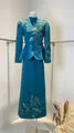 Élégant ensemble de jupe deux pièces bleu canard avec broderies florales complexes - Bleu marine