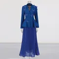 Détail d'un ensemble deux pièces bleu avec veste papillon 3D et jupe plissée - S / Haut Et Bas / Bleu