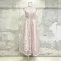 Robe maxi rose élégante sans manches à fleurs avec col licou et lien à la taille - Rose
