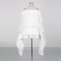 Elegante abito bianco plissettato a spalle scoperte con maniche a nastro e dettagli volant - Taglia S / Top / Bianco