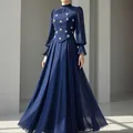 Robe longue bleu marine de style cour française avec broderies et manches bouffantes - S / Haut Et Bas / Bleu
