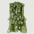Elegante mini vestido verde estilo francés con mangas volantes y estampado floral de aves vintage - S / Top Y Pantalón / Verde