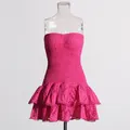 Vestido corto fucsia sin tirantes con cuerpo fruncido y falda de volantes bordada - S / Top Y Pantalón / Rosa rojo