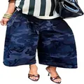 Primer plano de elegantes pantalones vaqueros anchos con estampado de camuflaje - S / Parte Inferior (Camuflaje) / Azul marino