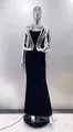 Elegante abito da sera nero senza spalline con decorazione di perle scultoree e raffinate. - Taglia S / Sopra e Sotto / Nero