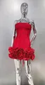 Abito mini senza spalline rosso sexy con orlo floreale 3D su manichino argento. - XS / Sopra e Sotto / Rosso