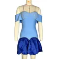 Dettaglio di un abito da sera senza spalline con paillettes blu chiaro e orlo a bolla - Taglia S / Pantaloni e gonne / Celeste