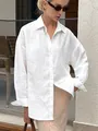 Oversized wit shirt met lange mouwen voor dames in een ontspannen en ademende stijl - S / Tops / Wit