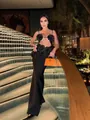 Elegante conjunto de noche negro con detalles de rosas 3D y falda larga al suelo. - XS / Top Y Pantalón / Negro