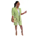 Elegante conjunto de dos piezas para mujer con blazer y pantalones cortos en color verde lima - Verde claro