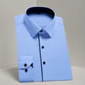 Professioneel lichtblauw zakelijk herenoverhemd met lange mouwen en donkerblauwe bies zonder zak - 38 / Top (AM705) / Geen zak / Blauw met Contrastrand
