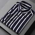 Camisa premium de hombre a rayas azul marino y blanco, manga larga y sin planchado - 38 / Tops / Azul Marino con Rayas Blancas (236)