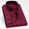 Camisa de manga larga burdeos para hombre con cuello en contraste negro y bolsillo - 38 / Tops / Burdeos