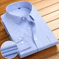 Camisa de manga larga para hombre a rayas azules y blancas para negocios y ocio. - 38 / Tops / Rayas Verticales Medianas Azules (718)