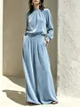 Lichtblauwe retro fluwelen set met top met lange mouwen en wijde broek getoond op model - S / Boven- En Onderstuk / Hemelsblauw